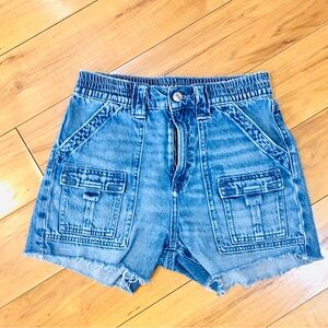 American Eagle Outfitters High-Rise Light Blue Denim Shorts carpenter trending